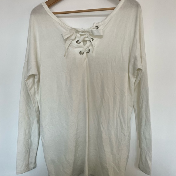 Fine white long sleeve 🤍 - Picture 3 of 3